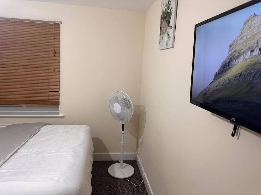 Justalf Facilities-Spacious 2-Bed Apartment In Thamesmead, Greenwich London Exterior photo