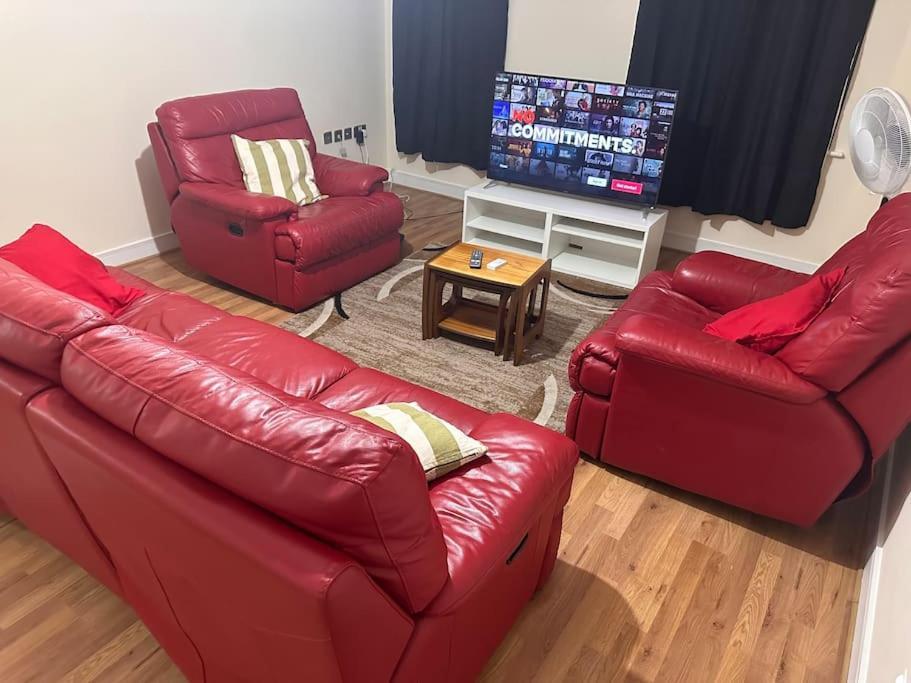 Justalf Facilities-Spacious 2-Bed Apartment In Thamesmead, Greenwich London Exterior photo
