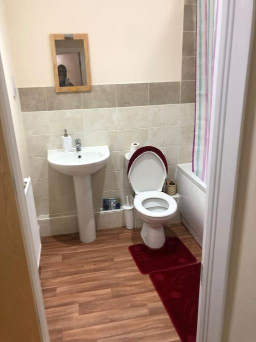 Justalf Facilities-Spacious 2-Bed Apartment In Thamesmead, Greenwich London Exterior photo